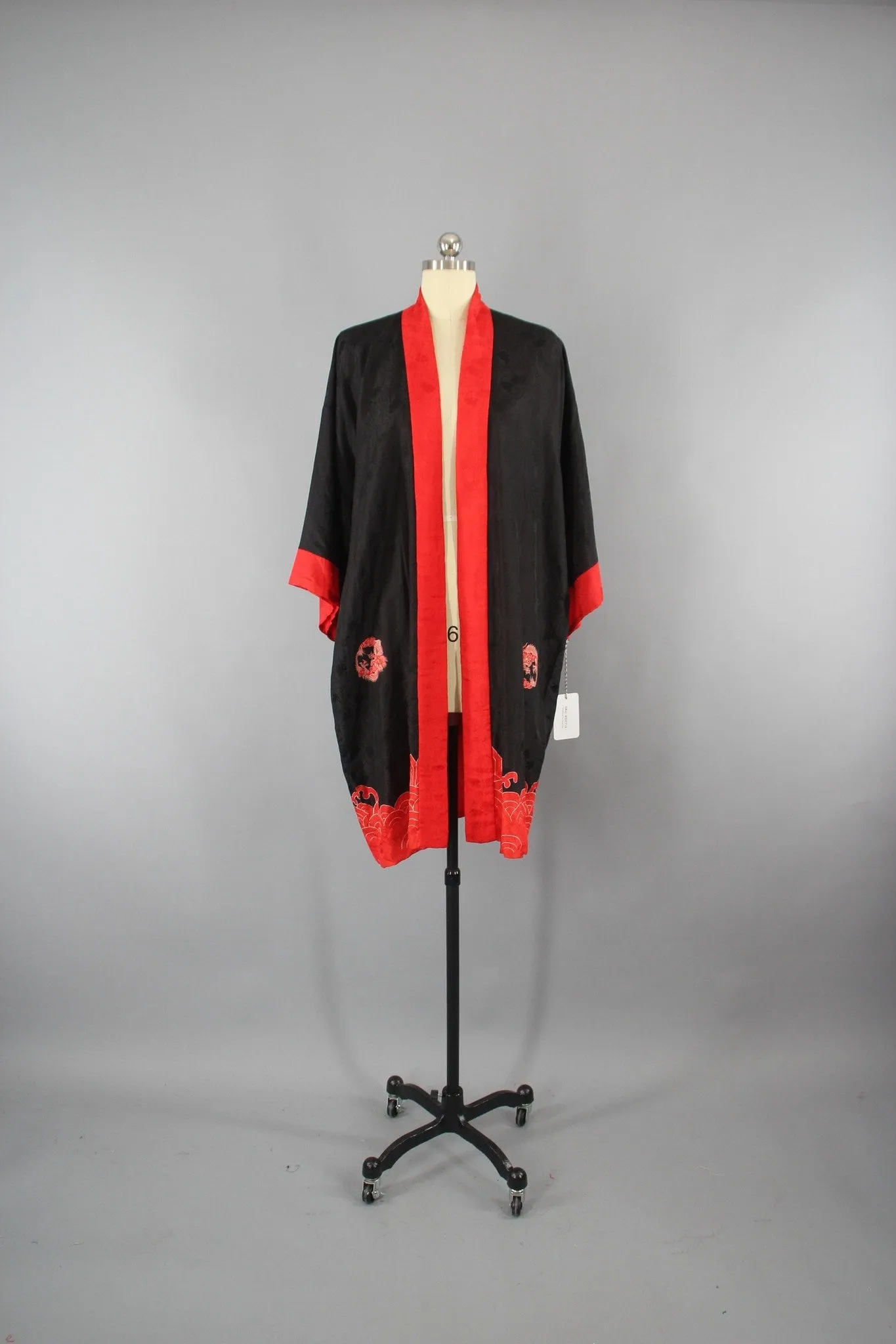 1920s - 1930s Vintage Silk Kimono Robe / Black & Red Dragons