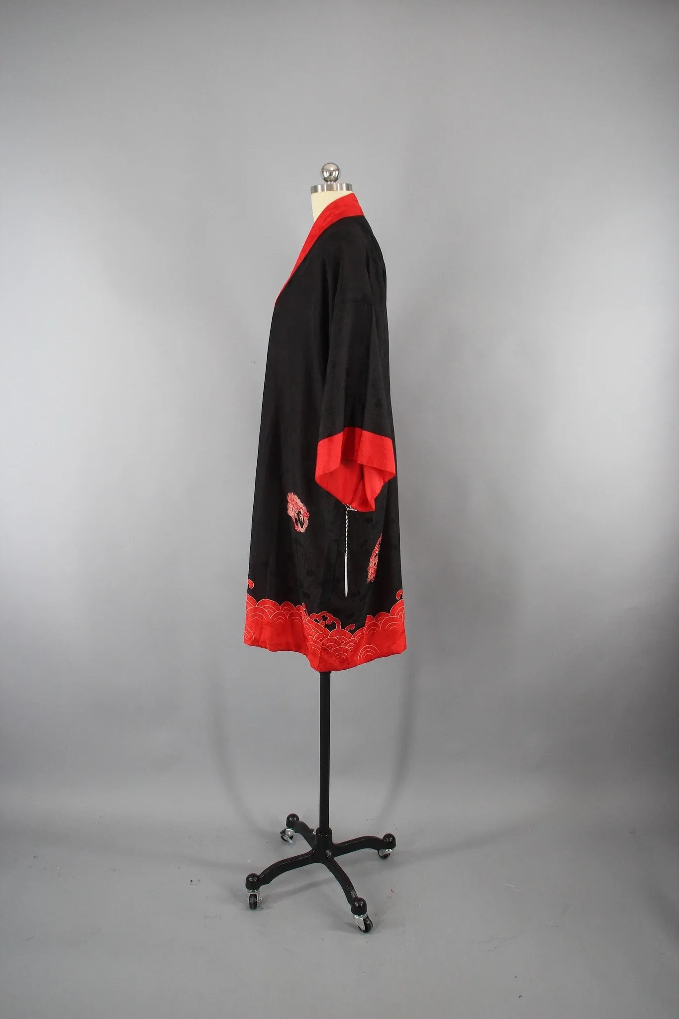 1920s - 1930s Vintage Silk Kimono Robe / Black & Red Dragons