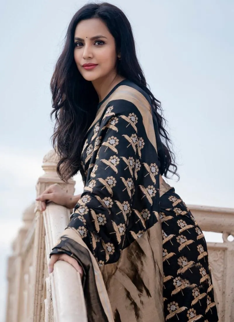 Admirable Black Silk Base Woven Designer Banarasi Saree