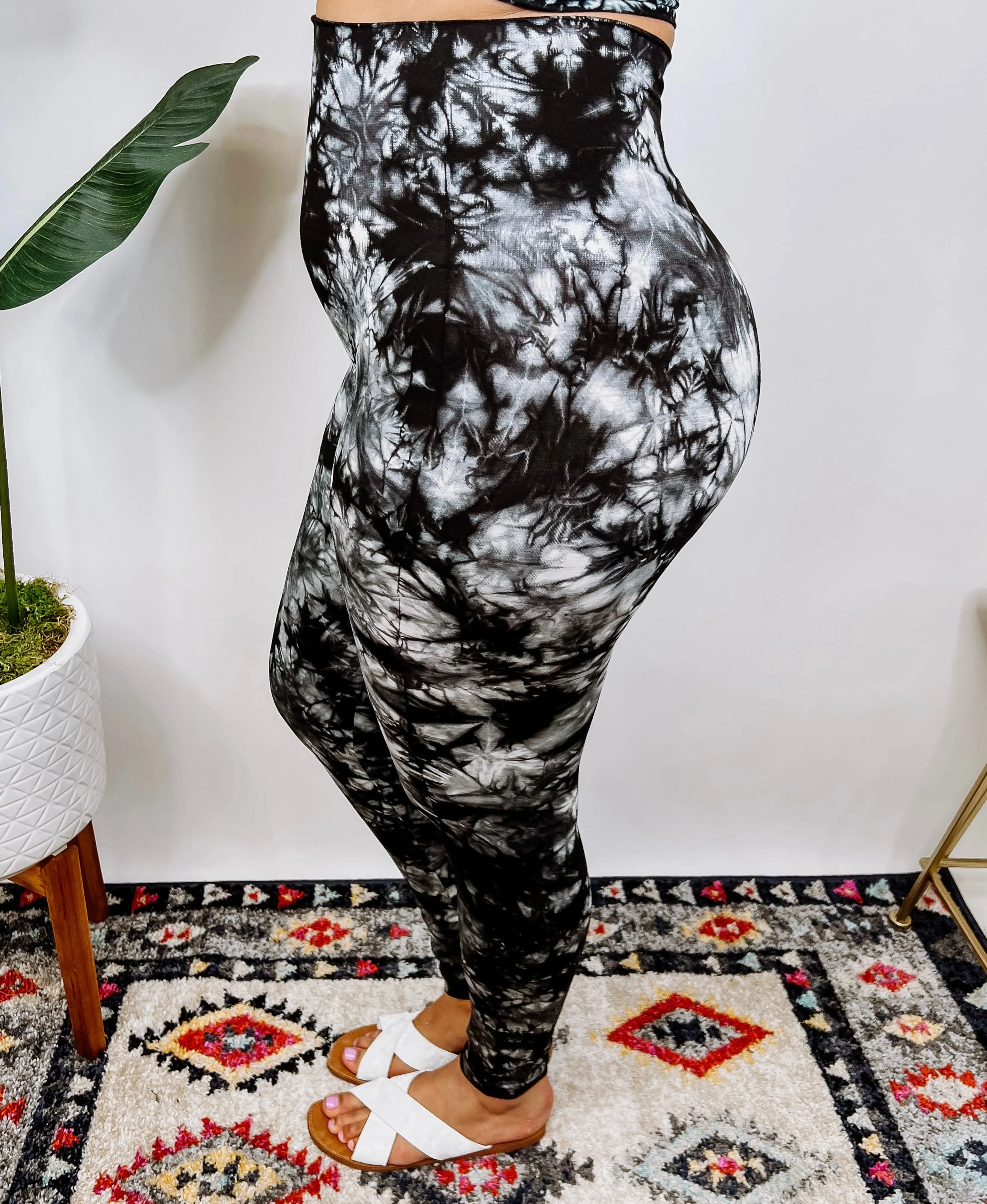 #E02 Swirling Dreams Tie Dye Leggings (BLACK)