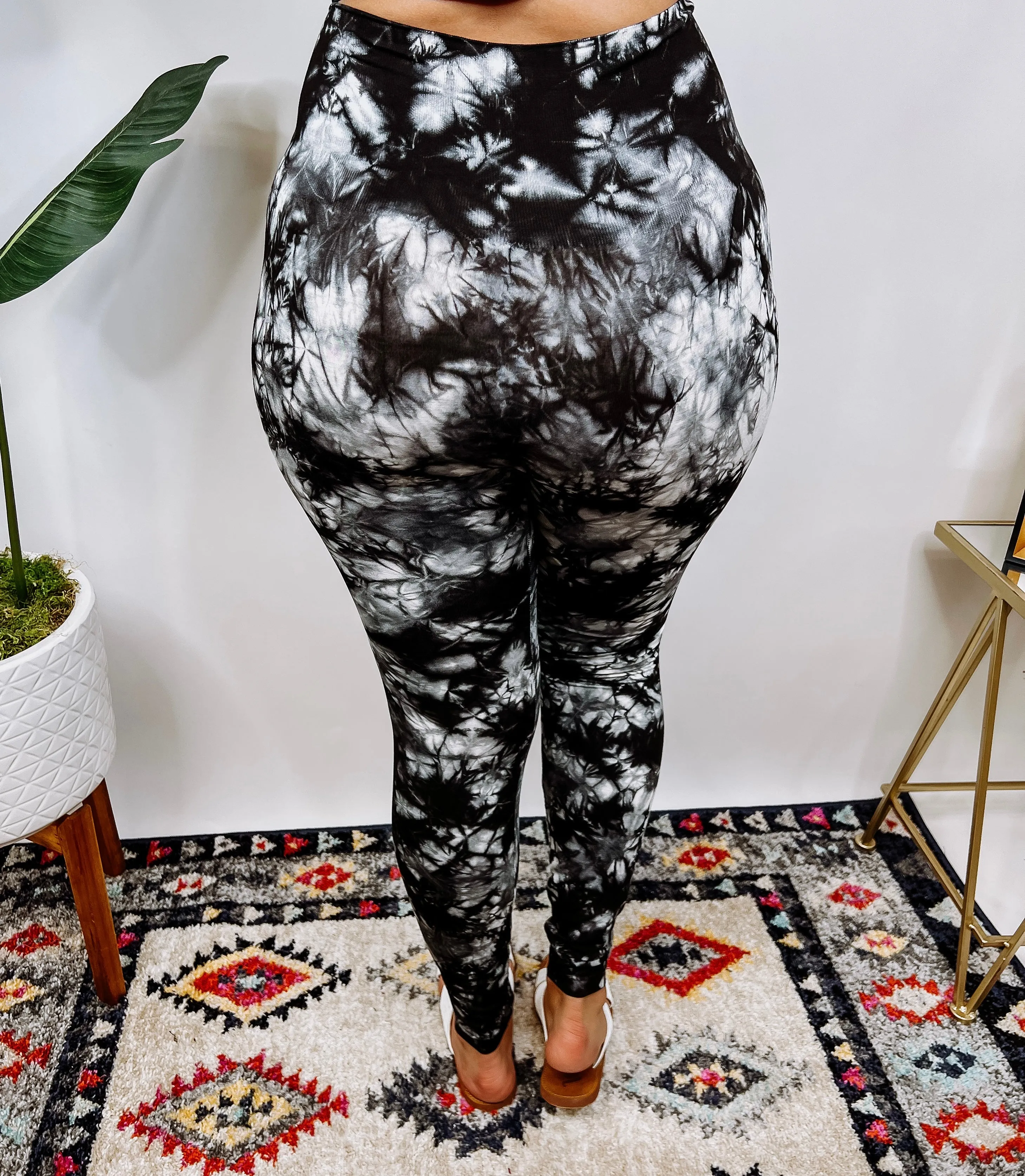 #E02 Swirling Dreams Tie Dye Leggings (BLACK)